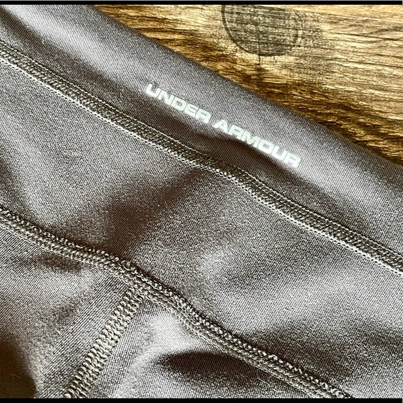Under Armour All Season Gear capris pants sz S - Picture 4 of 4